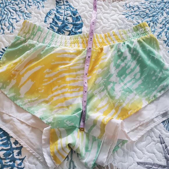 Fabletics Latrice Short Yellow Green Tie Dye Print Shorts Womens Medium Athletic - Picture 13 of 16
